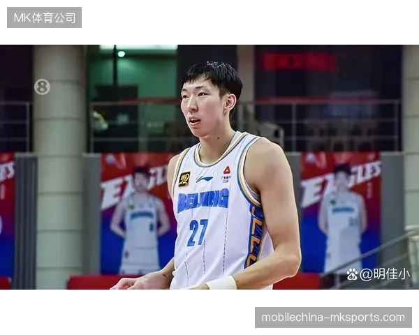 周琦的在场不仅体现在盖帽数据,其对比赛节奏的掌控力亦成为无形资产 周琦的在场不仅体现在盖帽数据,其对比赛节奏的掌控力亦成为无形资产